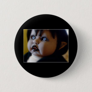 Badge Rond 5 Cm goupille de poupée d'horreur