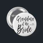 Badge Rond 5 Cm Grand-maman du mariage fait sur commande de style<br><div class="desc">Faites la grand-maman des frais supplémentaires de sensation de jeune mariée appréciés avec fait sur commande spécial les boutons personnalisés ce par nom.

Il comporte les mots "grand-maman de la jeune mariée" dans un texte élégant de style de manuscrit. Sous ceci est une tache pour son nom ou initiales.</div>