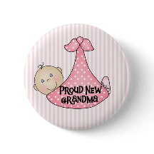 Grand-maman fière de bébé