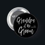 Badge Rond 5 Cm Grand-mère de la chambre | Style de script personn<br><div class="desc">Faites que la grand-mère de l'époux se sentent très appréciée avec ce nom spécial boutons personnalisés. Il présente les mots "Grand-mère de la mariée" dans un élégant texte blanc de style script sur un fond noir. En dessous,  on trouve un endroit pour son nom ou ses initiales.</div>
