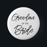 Badge Rond 5 Cm Grandma de la mariée de la Brosse moderne<br><div class="desc">Design moderne et élégant imprimé Brush Script Heart Grandma de La mariée Fête des mariées Party bouton qui peut être customisé avec votre texte. Cliquez sur le bouton "Customiser" et utilisez notre outil de conception pour modifier ce modèle. Découvrez le magasin Graphic Art Design pour d'autres produits qui correspondent à...</div>