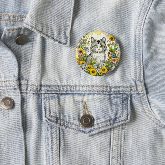 Badge Rond 5 Cm Gray Kitty Chat assis en Fleurs (En situation)