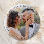 Badge Rond 5 Cm Groom de mariée moderne Mariage photo simple<br><div class="desc">Ajoutez la touche finale à votre mariage avec ces boutons photo personnalisés modernes et simples. Parfait comme les faveurs de mariage à tous vos invités. Customisez ces boutons de mariage avec votre photo de fiançailles préférée, la photo nouvellement mariée, et personnalisez avec le nom et la date. Consultez notre collection...</div>