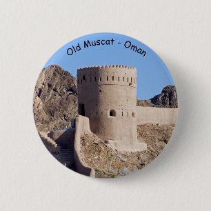 Badge Rond 5 Cm Gros plan sur une tour de guet dans le vieux Masca