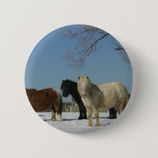 Badge Rond 5 Cm Groupe de chevaux miniatures dans la neige (Devant)