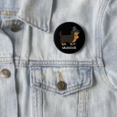 Badge Rond 5 Cm Halloweenie Funny Saucisse Chien Pun Dark BG (En situation)