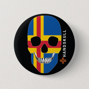 Badge Rond 5 Cm HANDSKULL Åland, Happy skull, drapeau d'Åland