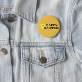 Badge Rond 5 Cm Happy Camper Camping Sunshine Button (En situation)
