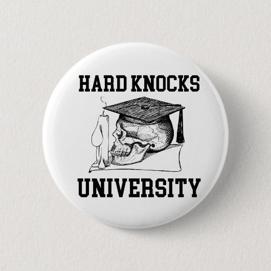 Badge Rond 5 Cm HARD KNOCKS UNIVERSITY - School of Hard Knocks (Devant)