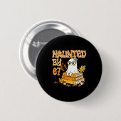 Badge Rond 5 Cm Haunted By 67 Funny Reading Ghost And Pumpkin Hall (Devant & derrière)