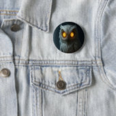 Badge Rond 5 Cm Haunted Owl Button (En situation)