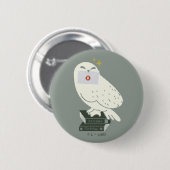 Badge Rond 5 Cm Hedwig With Letter Whimsical Drawing (Devant & derrière)
