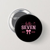 Badge Rond 5 Cm Hello Seven Est 2018 Coquette Bow 7th Birthday Gir (Devant & derrière)