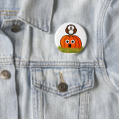 Badge Rond 5 Cm Hialloween Citrouille et hibou rayé (En situation)