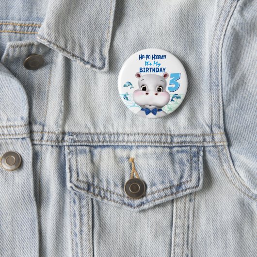 Badge Rond 5 Cm Hippo Blue Fish Boy Anniversaire (En situation)