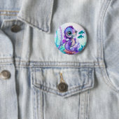 Badge Rond 5 Cm Hippocampe Violet (En situation)