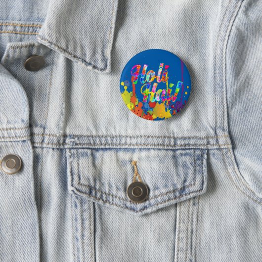 Badge Rond 5 Cm Holi Hai ! - Diffuser le message Holi (En situation)