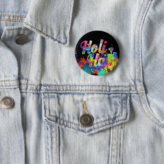 Badge Rond 5 Cm Holi Hai ! - Diffuser le message Holi (En situation)