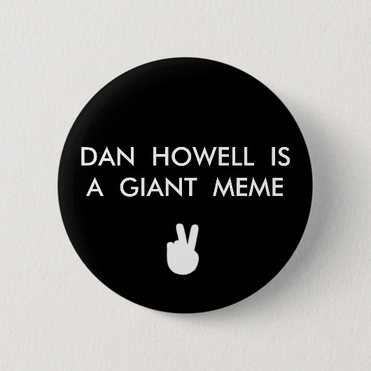 BADGE ROND 5 CM HOWELL DE DAN EST UN BOUTON GÉANT DE MEME (Devant)