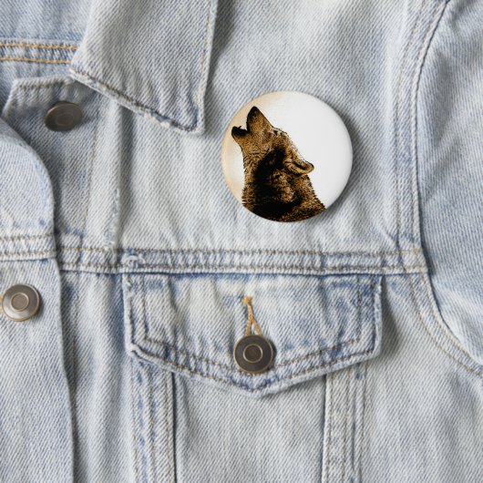 Badge Rond 5 Cm Howling Wolf (En situation)