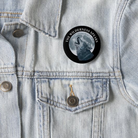 Badge Rond 5 Cm Howling Wolf et Moon (En situation)