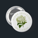 Badge Rond 5 Cm Hydrangea blanc mariage du chef d'honneur<br><div class="desc">Aidez votre fête de mariage à se connaître avec ces boutons joliment simples et amusants portatifs avec texte de nom facile à customiser, élégant, voûté le rôle de titre qu'ils joueront le jour de votre mariage. Le texte vert chic de la sauge encercle une illustration antique d'une fleur d'hydrangée blanche...</div>