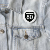 Badge Rond 5 Cm I-80 Highway sign button design (En situation)