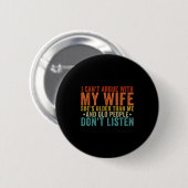 Badge Rond 5 Cm I Can't Argue With My Wife She's Older Than Me (Devant & derrière)
