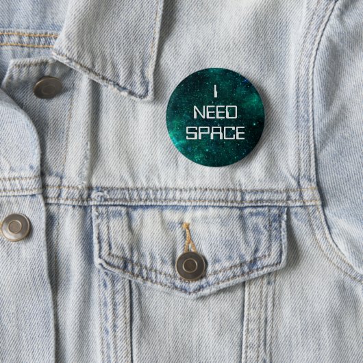 Badge Rond 5 Cm I Need Space (En situation)