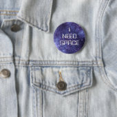 Badge Rond 5 Cm I Need Space (En situation)