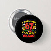 Badge Rond 5 Cm I Survived 67 Days Of Cafeteria Chaos 67 Meme Lunc (Devant & derrière)