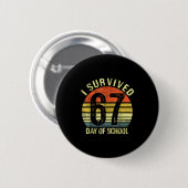 Badge Rond 5 Cm I Survived 67 Days Of School Dabbing Six Seven Mem (Devant & derrière)