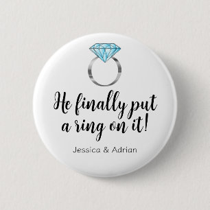 Badge Rond 5 Cm Il a finalement mis un anneau dessus Diamant drôle