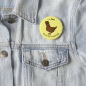 Badge Rond 5 Cm Illustration de poulet à la polis chamois (En situation)