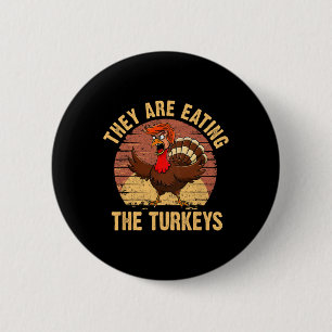 Badge Rond 5 Cm Ils mangent les dindes Humour Thanksgiving Trump