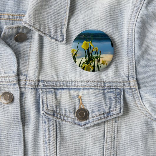 Badge Rond 5 Cm Iris jaune à Lake Shore (En situation)
