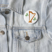 Badge Rond 5 Cm Irish Shamrock Harp Button (En situation)