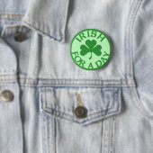 Badge Rond 5 Cm Irlandais pour un bouton de jour (En situation)