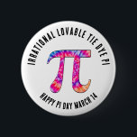 Badge Rond 5 Cm IRRATIONNEL TIE DYE PI Joyeux Jour Pi<br><div class="desc">Bouton coloré IRRATIONNEL LOVABLE TIE DYE PI Happy Pi Day avec TEXTE PERSONNALISABLE pour quiconque souhaite célébrer le 14 mars. La conception montre un grand symbole Pi dans l'effet de teinture à cravate populaire. Le message d'accueil peut également être remplacé par votre nom ou un autre texte. Ce bouton Pi...</div>