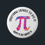Badge Rond 5 Cm IRRATIONNEL TIE DYE PI Joyeux Jour Pi<br><div class="desc">Bouton coloré IRRATIONNEL LOVABLE TIE DYE PI Happy Pi Day avec TEXTE PERSONNALISABLE pour quiconque souhaite célébrer le 14 mars. La conception montre un grand symbole Pi dans l'effet de teinture à cravate populaire. Le message d'accueil peut également être remplacé par votre nom ou un autre texte. Ce bouton Pi...</div>