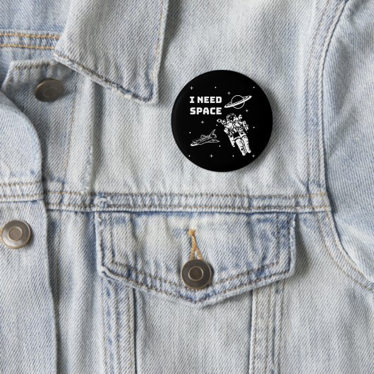 Badge Rond 5 Cm J'ai besoin d'un Geek spatial (En situation)
