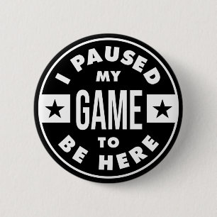 Badge Rond 5 Cm j'ai suspendu mon jeu pour être ici