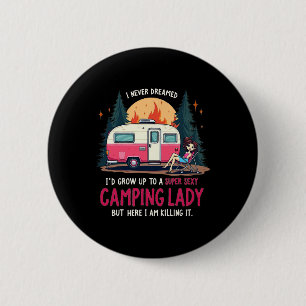 Badge Rond 5 Cm Je n'ai jamais rêvé Super Y Camping Lady Killing I