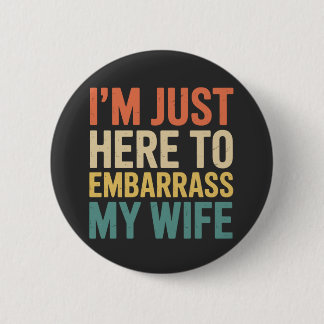 Badge Rond 5 Cm Je suis juste là pour embarrasser ma femme Drôle d