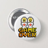 Badge Rond 5 Cm Jeu au-dessus de mariage (lesbienne, à 8 bits) (Devant & derrière)