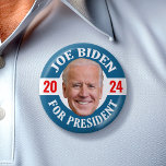 Badge Rond 5 Cm Joe Biden 2024 pour le président Photo Tête flotta<br><div class="desc">Joe Biden Design avec une tête flottante entourée du slogan classique Joe Biden pour le président. Une mise à jour propre et moderne basée sur un design politique vintage. Un design classique avec une photo de l'homme candidat à la présidence. Il est candidat aux élections de 2024 en tant que...</div>