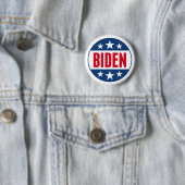 Badge Rond 5 Cm Joe Biden 2024 Simple Timbre Rouge Bleu (En situation)