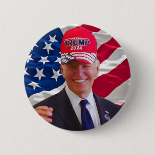 Badge Rond 5 Cm Joe biden Portant un Casquette Trump