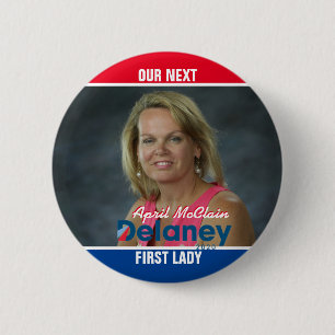 Badge Rond 5 Cm John Delaney 2020 : April Delaney pour la Premièr