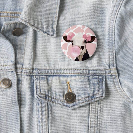Badge Rond 5 Cm Jolie fille Bubblegum rose soufflant vache (En situation)